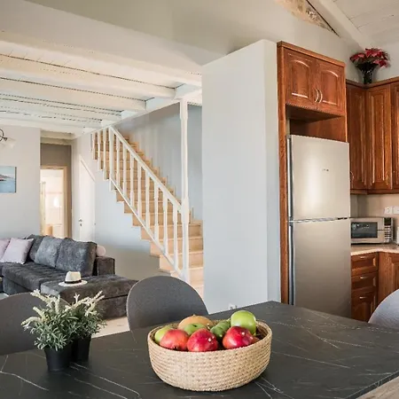 Evanthia Вилла *