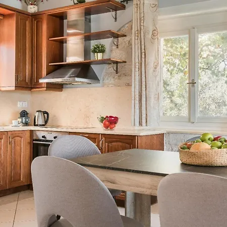 Вилла Evanthia Фискардон