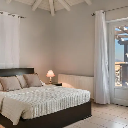 Вилла Evanthia Фискардон