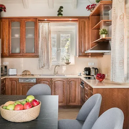 Evanthia Вилла *