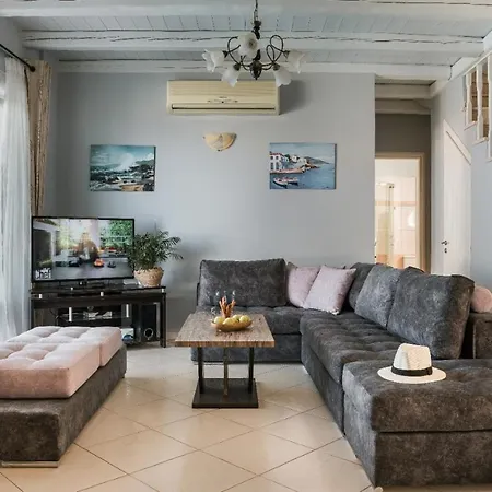 Evanthia Вилла *