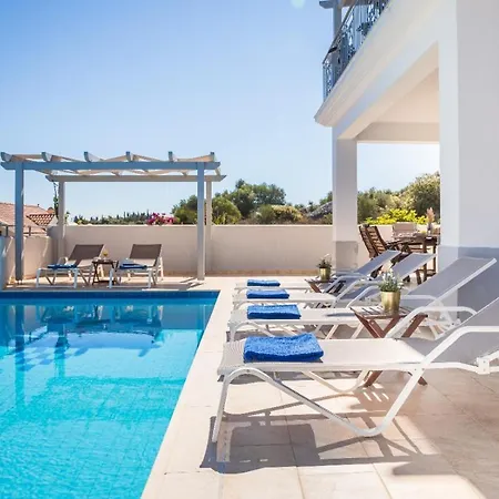 Evanthia Вилла Фискардон